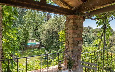 I Mandorli 8: Porche, Jardín, Sombra, Inmuebles, Cerca, Columna, Estructura Al Aire Libre, Patio Interior, Diseño, Yarda