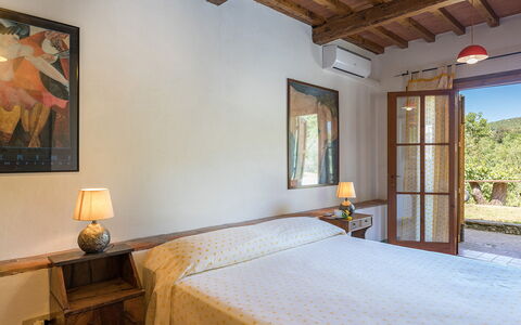 I Mandorli 8: Pared, Mueble, Casa, Casa, Diseño De Interiores, Marco, Habitación, Techo, Habitación, Cama