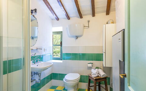 I Mandorli 8: Diseño De Interiores, Arreglo De Tubería, Piso, Baño, Suelo, Baño, Plomería, Techo, Loseta, Grifo