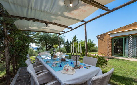 Il Podere di Fi 8: Mueble, Silla, Mesa, Cocina Y Comedor Mesa, Mueble Para Exteriores, Sombra, Mesa Al Aire Libre, Jardín, Patio Interior, Estructura Al Aire Libre