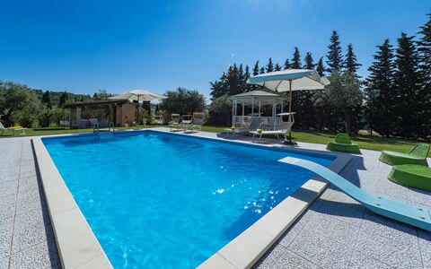 Il Podere di Fi 8: Piscina, Azul, Recurso, Ocio, Material Compuesto, Sombra, Jardín, Eco Hotel, Paisajismo, Mueble Para Exteriores