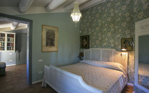 Il Podere di Fi 8: Mueble, Pared, Diseño De Interiores, Habitación, Cama, Techo, Habitación, Piso, Encendiendo, Linos