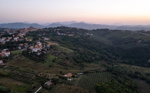 Casale Verdicchio 10+2: Colina, Tierras Altas, Paisaje, Área Rural, Hill Station, Asentamientos Humanos, Terreno, Mañana, Pueblo, Cordillera