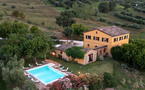 Casale Verdicchio 10+2: Piscina, Inmuebles, Recurso, Cabaña, Hacienda, Eco Hotel, Casa De Campo, Villa, Mueble Para Exteriores, Yarda