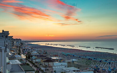 Villa Corona 8: Cielo, Tiempo De Día, Horizonte, Oscuridad, Mar, Puesta De Sol, Noche, Resplandor Crepuscular, Mañana, Luz De Sol
