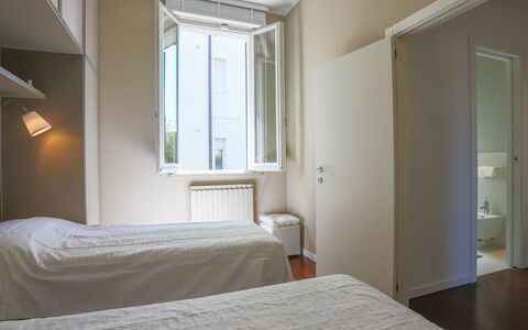 Villa Corona 8: Piso, Diseño De Interiores, Suelo, Departamento, Habitación, Techo, Habitación, Cama, Madera Dura, Suelos De Madera