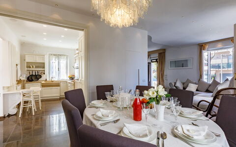Villa Corona 8: Mueble, Diseño De Interiores, Silla, Mesa, Piso, Techo, Madera, Habitación, Suelo, Comedor