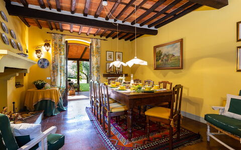 Villa Il Colle di Moriano 8: Mueble, Diseño De Interiores, Pared, Mesa, Silla, Techo, Comedor, Habitación, Piso, Encendiendo