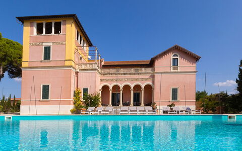 Villa Capozza 18+2: Inmuebles, Hacienda, Mansión, Villa, Columna, Casa Histórica, Casa De Campo, Hotel, Piscina