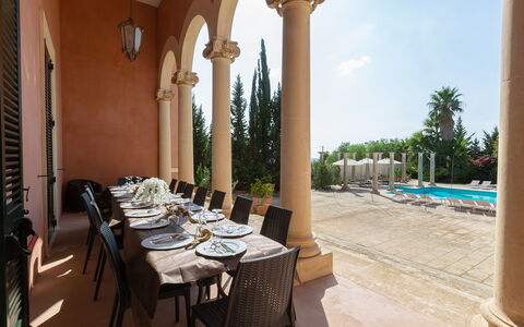 Villa Capozza 18+2: Mueble, Silla, Columna, Sombra, Hacienda, Mueble Para Exteriores, Recurso, Candelabro, Patio, Piscina