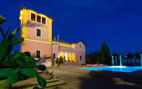 Villa Capozza 18+2: Inmuebles, Noche, Hacienda, Mansión, Recurso, Villa, Hotel, Eco Hotel, Medianoche, Piscina