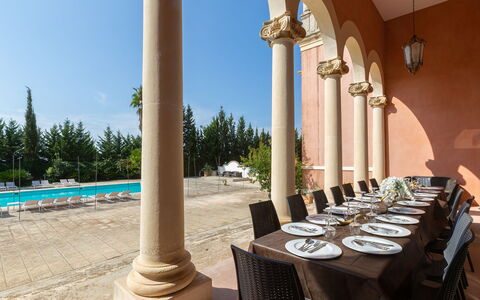 Villa Capozza 18+2: Piscina, Recurso, Columna, Silla, Inmuebles, Hacienda, Sombra, Candelabro, Eco Hotel, Mansión