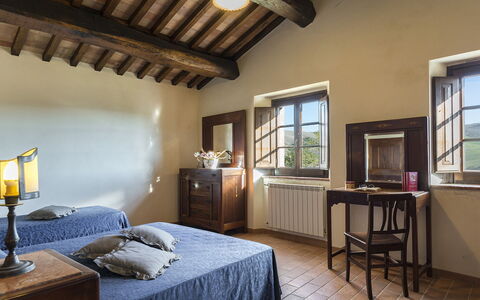 Podere Collelungo 14: Mueble, Pared, Casa, Diseño De Interiores, Piso, Habitación, Techo, Habitación, Cama, Suelo