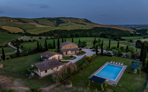 Podere Collelungo 14: Casa, Inmuebles, Cabaña, Casa De Campo, Villa, Hacienda, Mansión, Piscina, Patio Interior