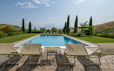 Podere Collelungo 14: Mueble, Mesa, Silla, Mueble Para Exteriores, Recurso, Piscina, Cocina Y Comedor Mesa, Eco Hotel, Mesa De Café, Sombra