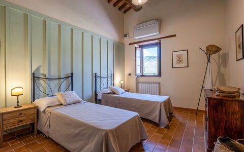 Podere Collelungo 14: Pared, Diseño De Interiores, Mueble, Techo, Piso, Habitación, Cama, Suelo, Encendiendo, Habitación
