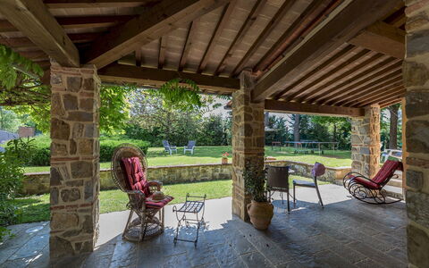 Villa Joy 6: Madera, Columna, Mueble, Porche, Sombra, Jardín, Ladrillo, Losa, Techo, Estructura Al Aire Libre