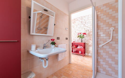 Cascina Marianna 12+4: Arreglo De Tubería, Baño, Piso, Suelo, Lavabo Del Baño, Grifo, Plomería, Diseño De Interiores, Lavabo, Loseta