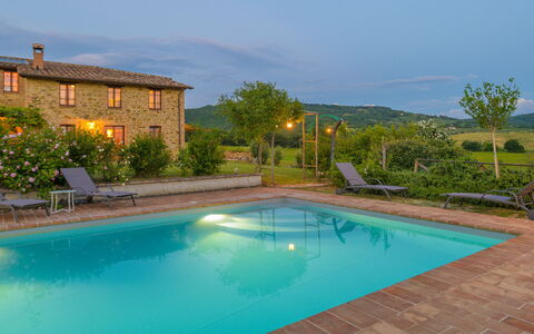Podere Pomasciano 10: Piscina, Casa De Campo, Inmuebles, Eco Hotel, Villa, Hacienda, Recurso, Paisajismo, Patio Interior, Fuente De Agua