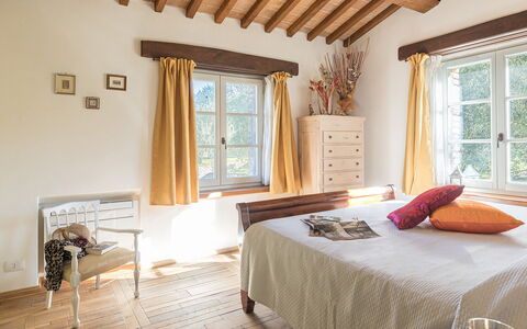 La Villetta di Dante 6: Mueble, Cama, Diseño De Interiores, Habitación, Pared, Piso, Suelo, Madera, Habitación, Lecho