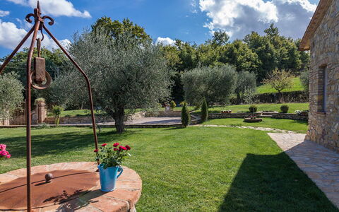 La Villetta di Dante 6: Jardín, Arbusto, Patio Interior, Paisajismo, Césped, Yarda, Sombra, Ladrillo, Losa, Hacienda