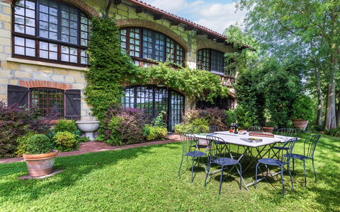 Il Roseto 10: Arbusto, Jardín, Inmuebles, Yarda, Sombra, Césped, Paisajismo, Hacienda, Casa De Campo, Villa