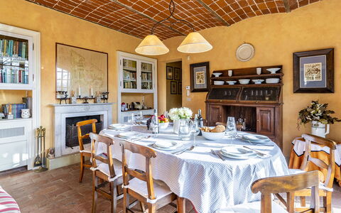 Il Roseto 10: Mueble, Diseño De Interiores, Silla, Mesa, Madera, Piso, Techo, Cocina Y Comedor Mesa, Comedor, Encendiendo
