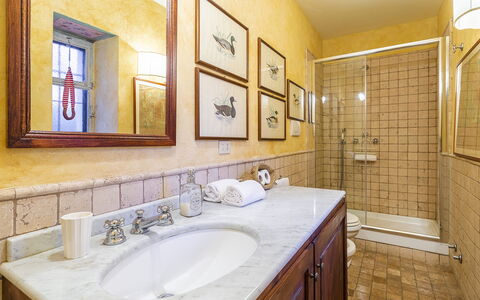 Il Roseto 10: Arreglo De Tubería, Piso, Baño, Diseño De Interiores, Lavabo Del Baño, Suelo, Grifo, Plomería, Lavabo, Techo