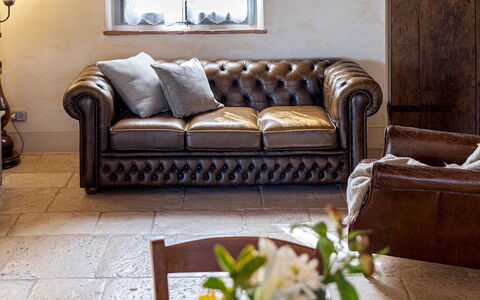 L'Oliveta 6: Diseño De Interiores, Mueble, Encendiendo, Lámpara, Techo, Candelabro, Suelos De Madera, Sala, Material Natural, Madera Dura