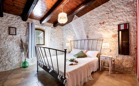 Trulli Littoria 4: Pared, Mueble, Habitación, Diseño De Interiores, Techo, Cama, Encendiendo, Lecho, Sábana, Suelo