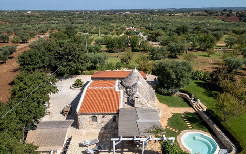 Trulli Littoria 4: Inmuebles, Hacienda, Jardín, Paisajismo, Casa De Campo, Losa, Patio Interior, Yarda, Villa, Piscina