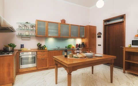 Villa Croci 12: Gabinetes, Piso, Mueble, Madera, Cocina, Mostrador, Aparato De Cocina, Diseño De Interiores, Alacena, Suelo