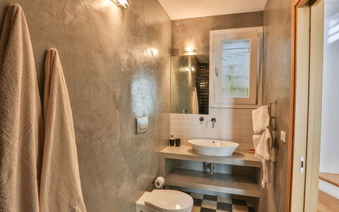 Villa Pajare Francesi 8+2: Piso, Diseño De Interiores, Suelo, Pared, Baño, Arreglo De Tubería, Madera, Lavabo Del Baño, Lavabo, Grifo