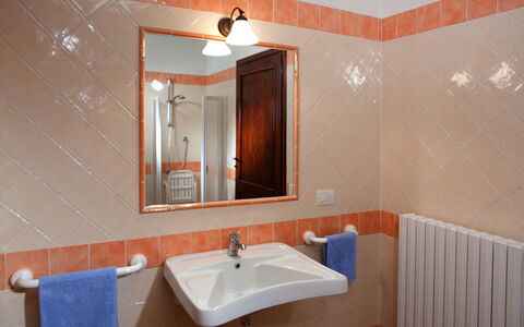 Val di Marco 12: Pared, Arreglo De Tubería, Piso, Diseño De Interiores, Suelo, Baño, Grifo, Lavabo, Lavabo Del Baño, Plomería