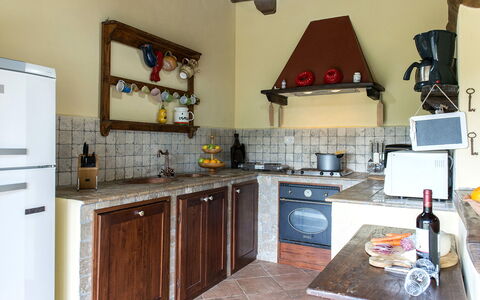 Val di Marco 12: Cocina, Mueble, Aparato De Cocina, Electrodoméstico, Diseño De Interiores, Madera, Piso, Mostrador, Habitación, Electrodoméstico
