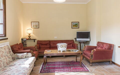 Val di Marco 12: Mueble, Diseño De Interiores, Piso, Suelo, Madera, Habitación, Sofá, Sala, Mesa, Encendiendo