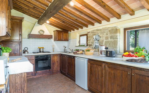 La Torretta 10: Cocina, Mostrador, Mueble, Madera, Diseño De Interiores, Gabinetes, Piso, Casa, Aparato De Cocina, Casa