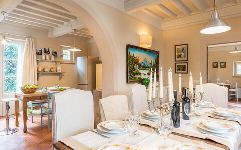 Albachiara 8: Mueble, Diseño De Interiores, Pared, Silla, Comedor, Mesa, Piso, Cocina Y Comedor Mesa, Techo, Casa