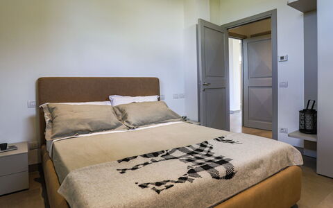 La Fonte di Santa Regina 8: Mueble, Cama, Habitación, Diseño De Interiores, Lecho, Sábana, Madera, Suelo, Piso, Habitación