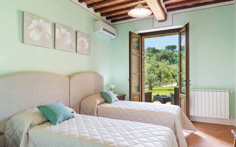 Il Casale di Manuele 12: Mueble, Habitación, Cama, Diseño De Interiores, Casa, Lecho, Marco De La Cama, Sábana, Linos, Habitación