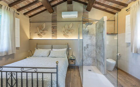 Casa Ciculino 8: Mueble, Diseño De Interiores, Suelo, Cama, Piso, Habitación, Pared, Madera, Techo, Casa