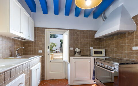 Villa del Lentisco 8+2: Cocina, Mostrador, Electrodoméstico, Aparato De Cocina, Piso, Diseño De Interiores, Gabinetes, Suelo, Mueble, Casa
