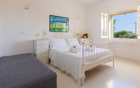 Villa del Lentisco 8+2: Mueble, Pared, Suelo, Diseño De Interiores, Habitación, Cama, Piso, Techo, Departamento, Lecho