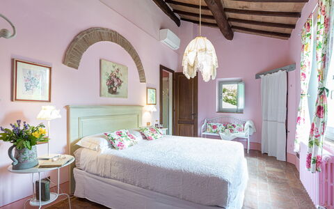 Il Molinaccio 14+2: Mueble, Cama, Habitación, Diseño De Interiores, Sábana, Lecho, Linos, Rosado, Textil, Habitación
