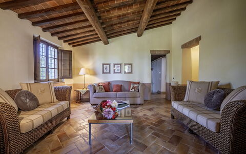 Casale dei 12: Mueble, Diseño De Interiores, Piso, Pared, Suelo, Sofá, Madera, Sala, Habitación, Mesa