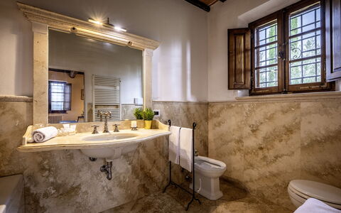 Casale dei 12: Diseño De Interiores, Arreglo De Tubería, Piso, Suelo, Lavabo, Grifo, Baño, Encendiendo, Techo, Plomería