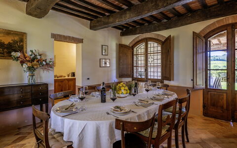 Casale dei 12: Mueble, Madera, Diseño De Interiores, Mesa, Cocina Y Comedor Mesa, Silla, Comedor, Piso, Habitación, Techo
