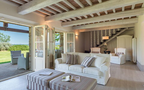 Rosa dei Venti 8: Mueble, Diseño De Interiores, Madera, Techo, Casa, Piso, Habitación, Suelo, Silla, Sala