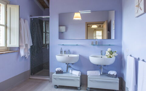 Rosa dei Venti 8: Baño, Arreglo De Tubería, Lavabo Del Baño, Diseño De Interiores, Lavabo, Grifo, Piso, Mueble, Plomería, Suelo