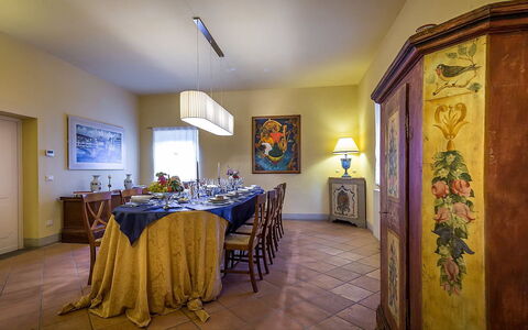 Le Querce dei Medici 12+2: Mueble, Diseño De Interiores, Piso, Suelo, Techo, Mesa, Encendiendo, Habitación, Marco, Comedor